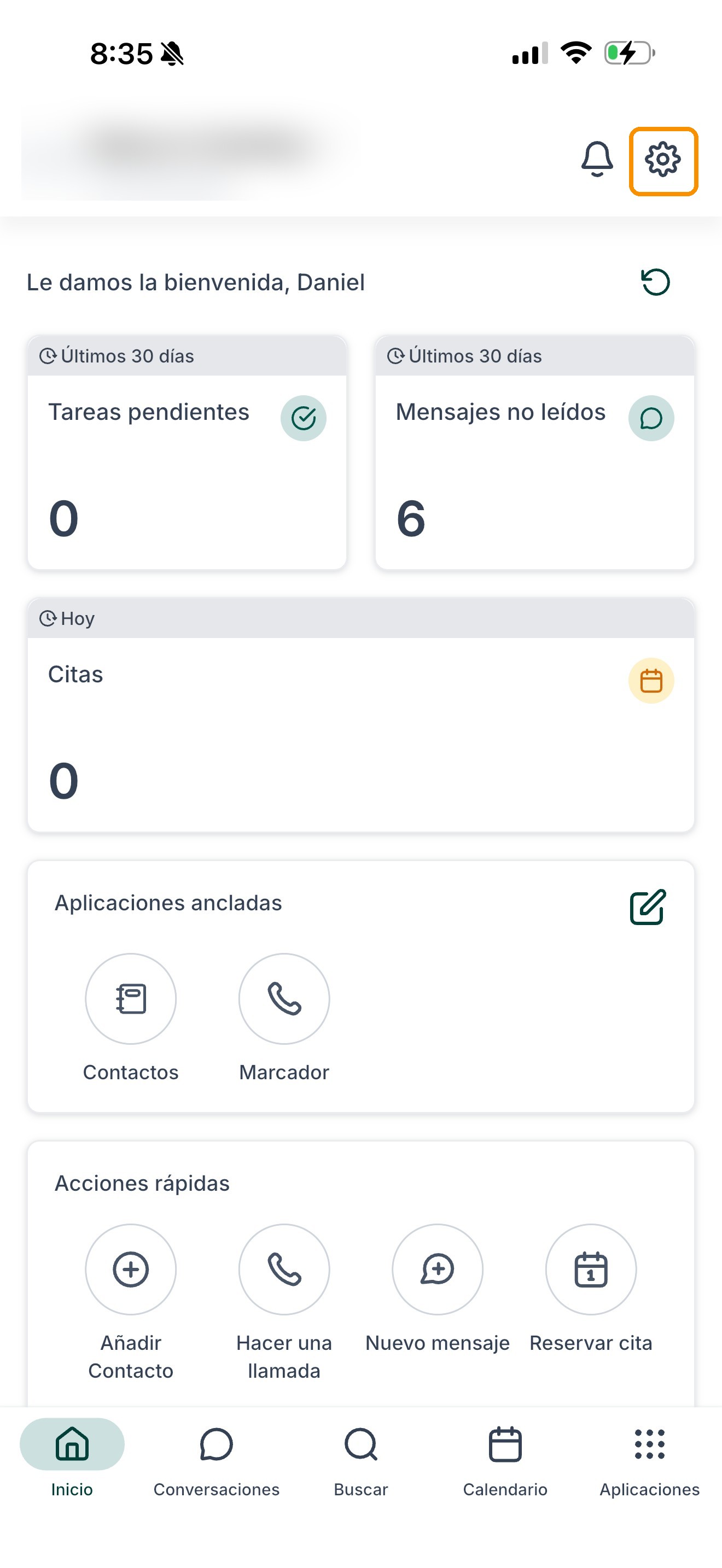La pantalla de inicio de la app con el engrane marcado arriba a la derecha